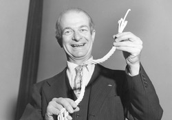 Linus Pauling & Vitamine C : remède oublié contre le cancer  