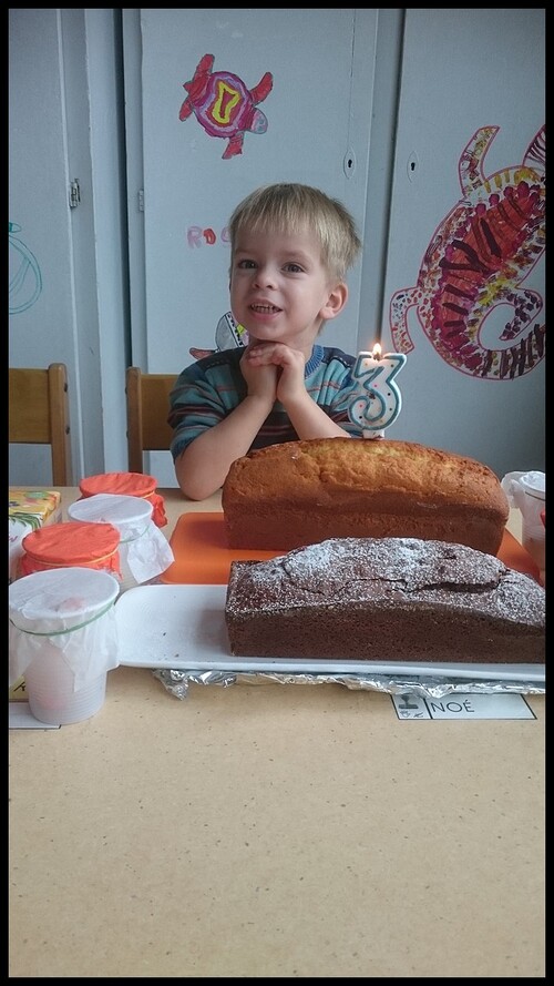 Tom a fêté ses 3 ans à l'école le 23 novembre...JOYEUX ANNIVERSAIRE TOM