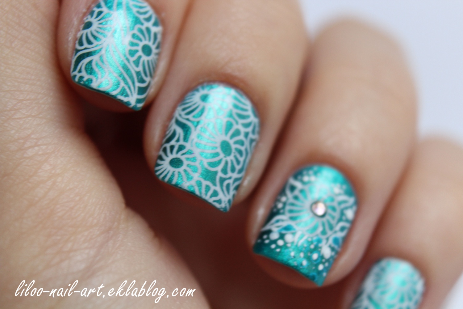 Nail art avec les Water decals BW 006 (Belle Créature) ... Nail art avec les Water decals BW 006 (Belle Créature) ...