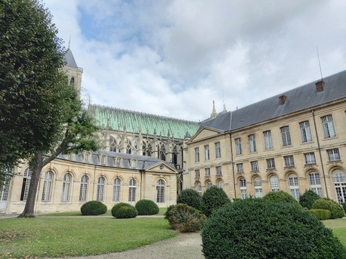 La Basilique St Denis et la Maison de l'Education et de la Légion d'Honneur le 12 octobre 2021