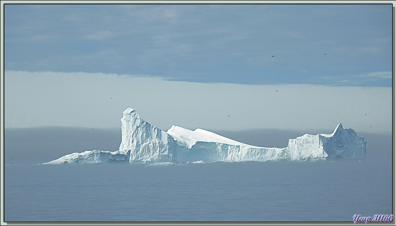 Vues sur le flanc de l'amas d'icebergs issus du Glacier Isfjord (zooms de 1100 à 250 mm) - Baie de Disko - Groenland