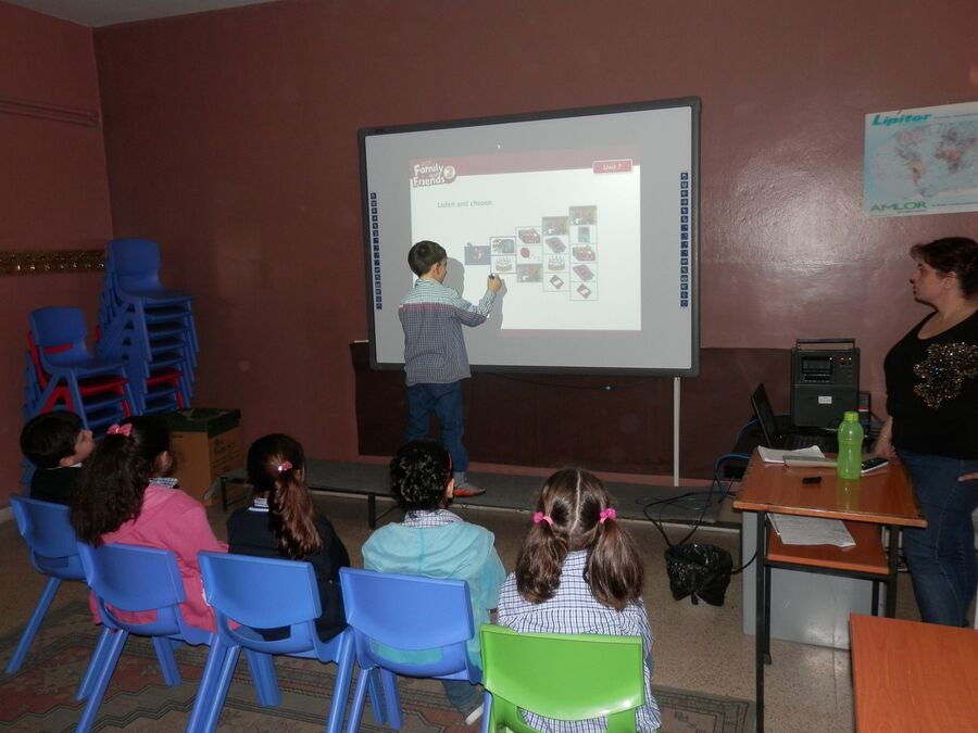 he benefits of using a Smart Board in the classroom as a teaching tool