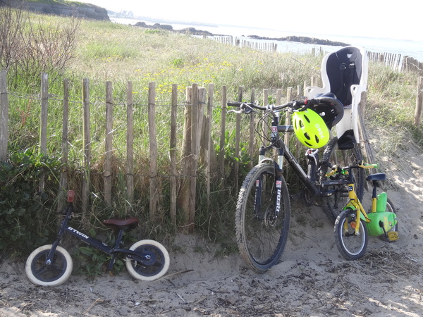 Un matin calme d'avril sur la plage