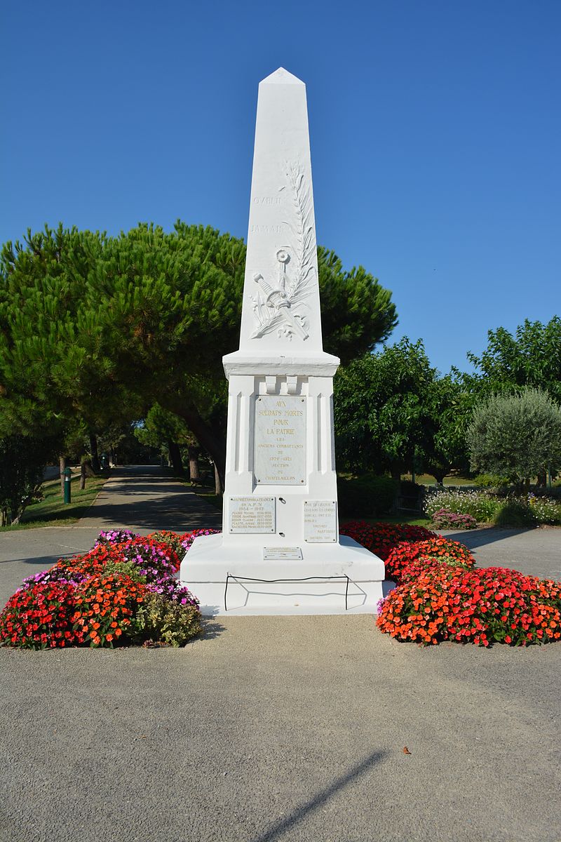 Monument to the dead soldiers from Chatelaillon.jpg