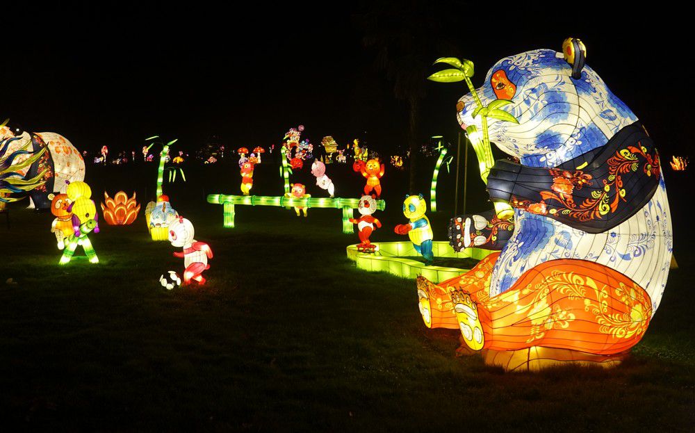 Les lumières légendaires à Bordeaux - les pandas de dessins animés...