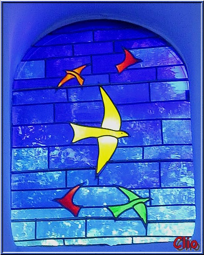 4 - Les vitraux de Jean-Michel Folon dans l'église de Waha - Les oiseaux .