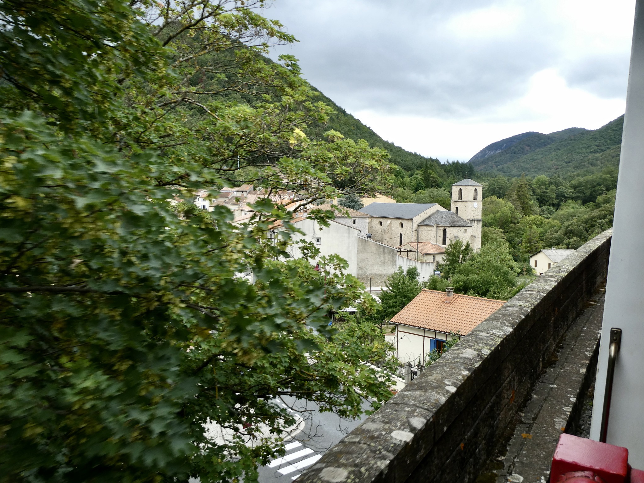 Peut être une image de Stari Most, Château d’Eltz et Château de Bran