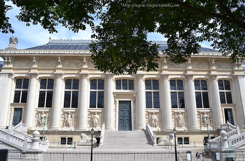 Le Palais de Justice, façade arrière, rue de Harley