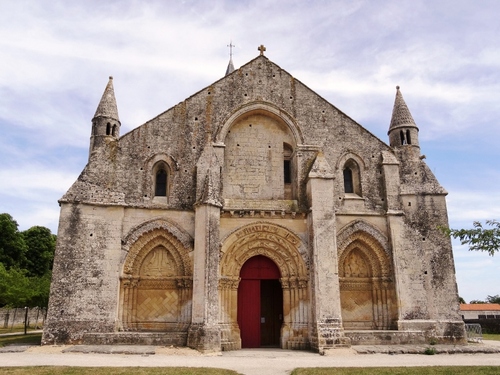 L'abbaye de Sablonceaux et Zaint Pierre d'Aulnay (photos)