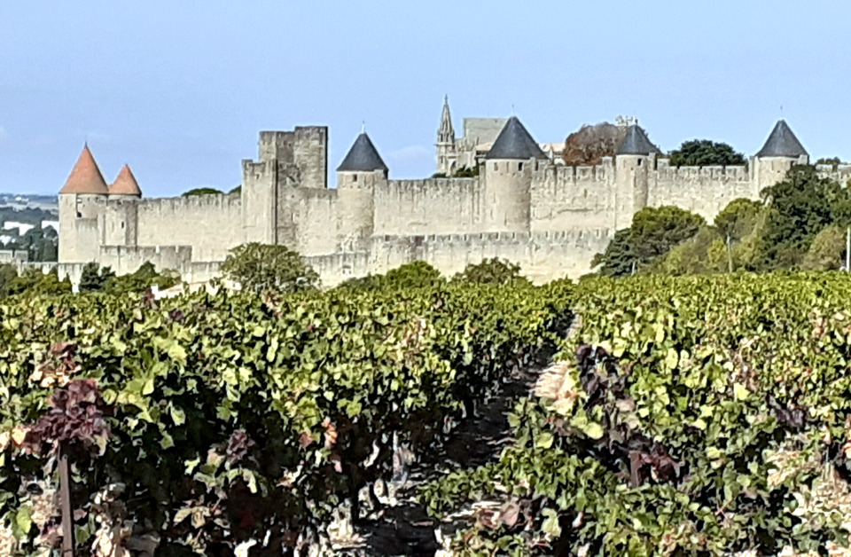 J1 - La cité de Carcassonne s'éloigne