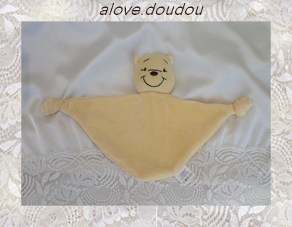 Doudou Winnie L'ourson Sun City Plat Triangle Jaune 2 Noeuds