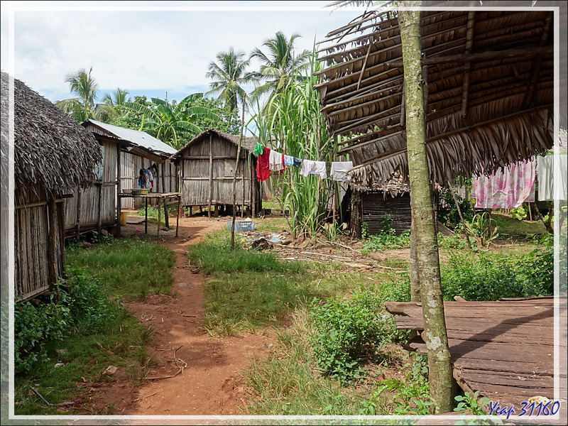 Retour de balade par le village d'Antanambe - Nosy Sakatia - Madagascar