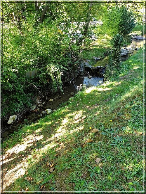 1020 - Villecroze-les-Grottes dans le Var (83)