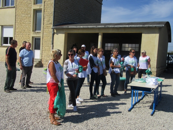 "Nettoyons la nature !" une belle initiative des écoliers du Pôle Scolaire de Sainte Colombe sur Seine ...