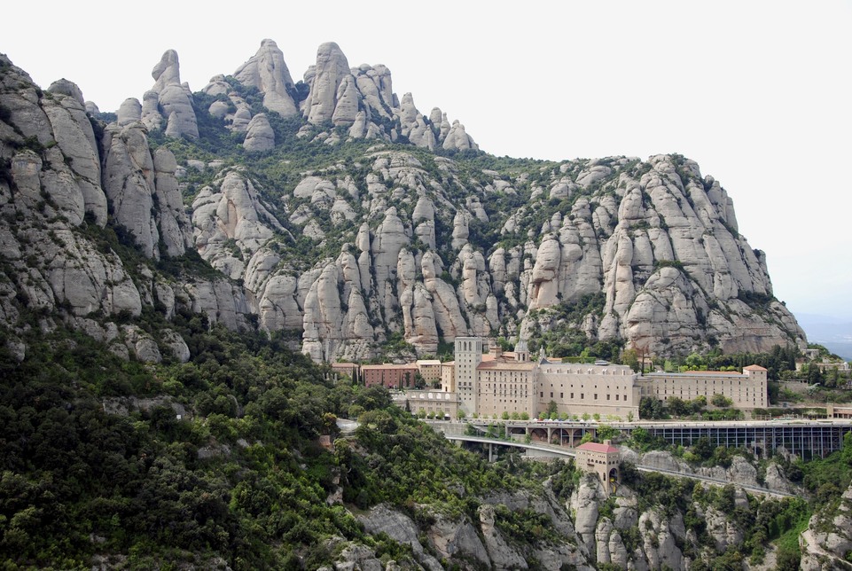 Catalogne - Le monastère vu de l'ermitage de San Miguel