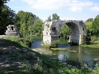 Nos si beaux ponts romains ... 