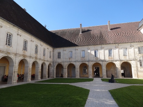 L'abbaye d'Auberive, en Haute-Marne...
