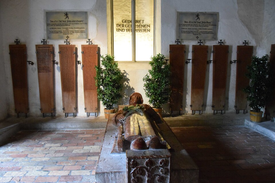 J32 - Lindau - L'église St Pierre transformée en monument aux morts