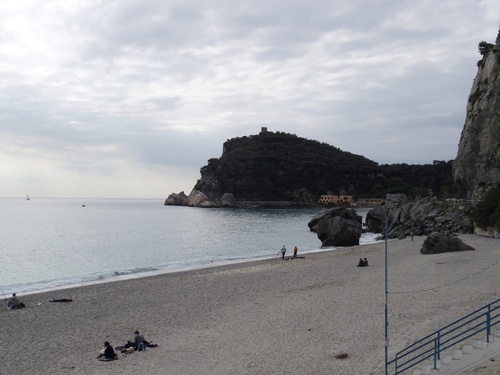 Bord de mer à Noli, Côte Ligure en Italie (photos)