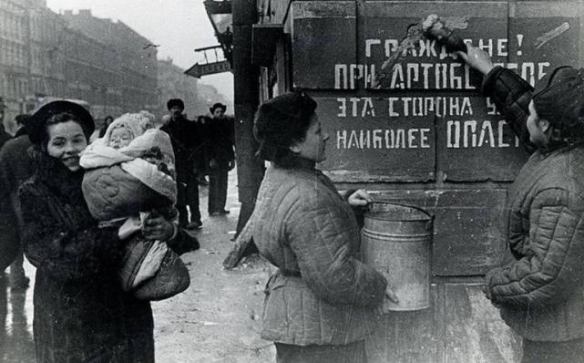 - Libération d’Auschwitz, Janvier 1945, Libération de Léningrad, Janvier 1944 : Deux victoires de l’Armée Rouge Soviétique !