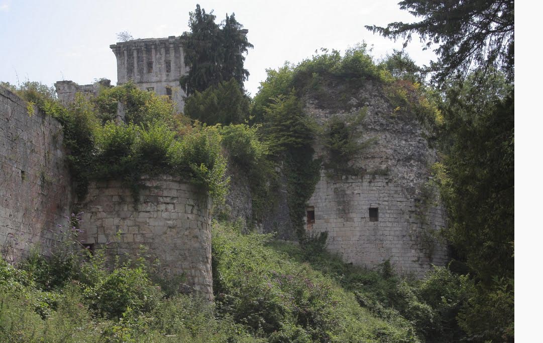 Légendes urbaines en Normandie : dans les entrailles du château de  Tancarville