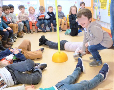 Théâtre  dans la classe des petits