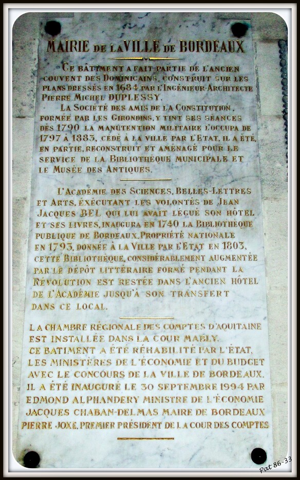 plaque à l'entrée de la cour Mably (par la place du Chapelet)