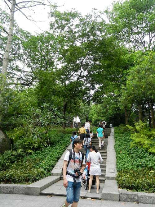 PARC DES CHEVRES ET DES ORCHIDEES A GUANGZHOU AVEC QING ET RENE