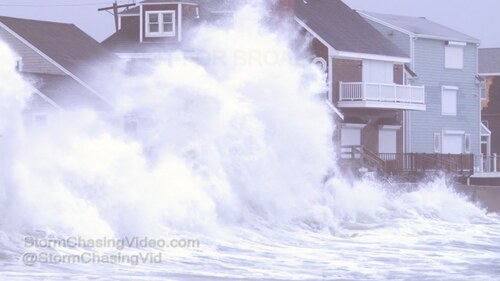 SCITUATE (Mass,USA) Drone Shots of Massive Waves Crash Into Homes (Documentaires)
