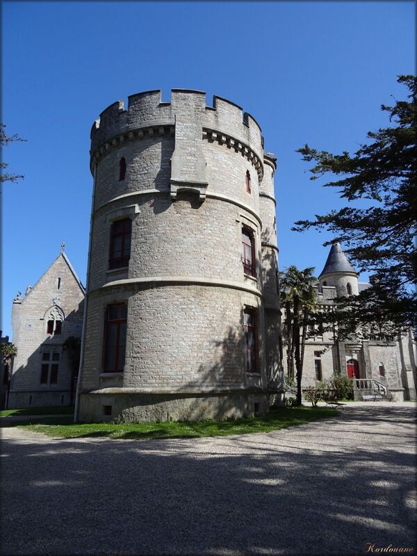 Photo de la tour Sud-Est du château Abbadia