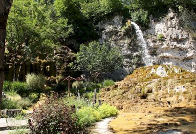 Le Jardin Des Fontaines Petrifiantes Balades En Isere