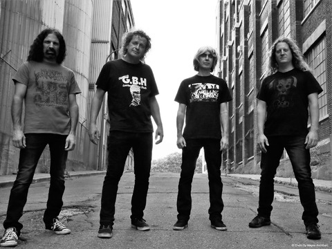 VOIVOD - "Overreaction" Clip Live