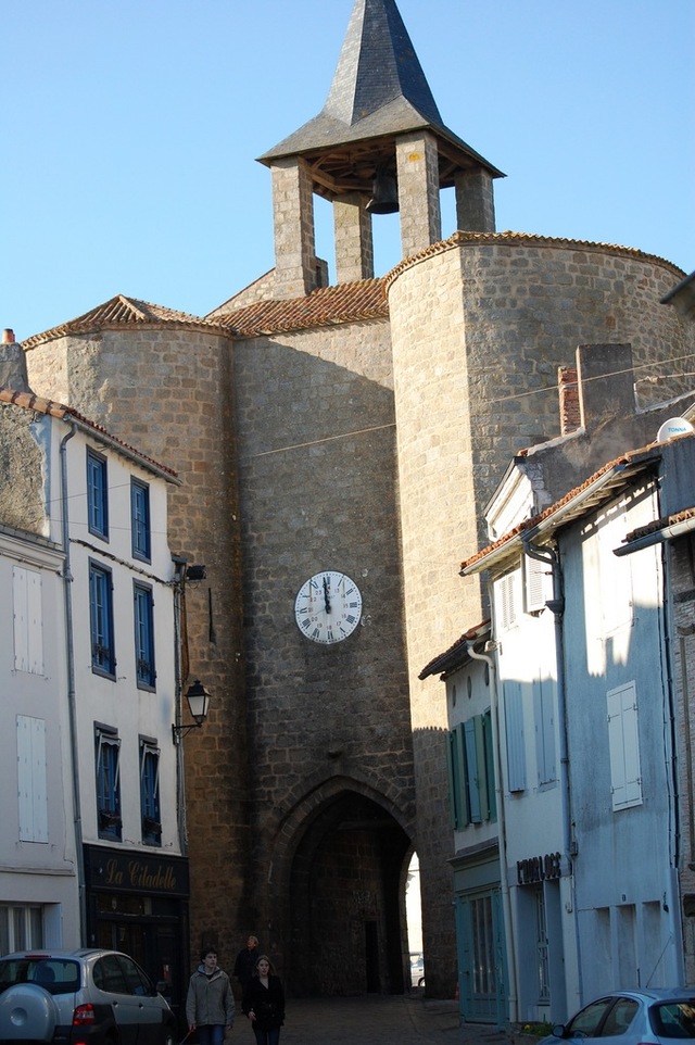Blog de lisezmoi : Hello! Bienvenue sur mon blog!, Les Deux-Sèvres : Parthenay