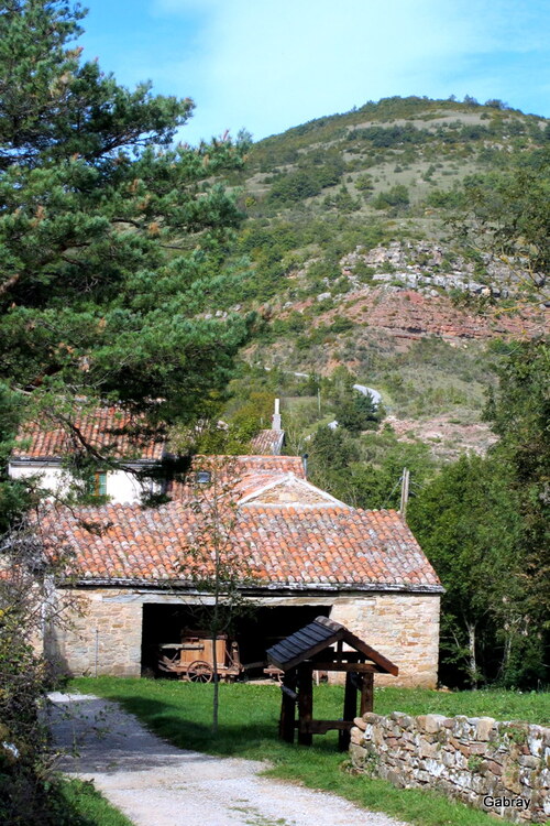 Gissac 12 : hameau de Montaigut ... n1