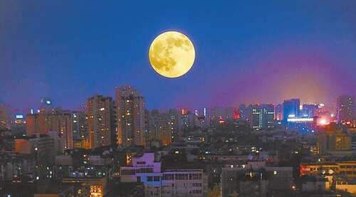 Fausse lune pour éclairer les rues d’une ville chinoise 