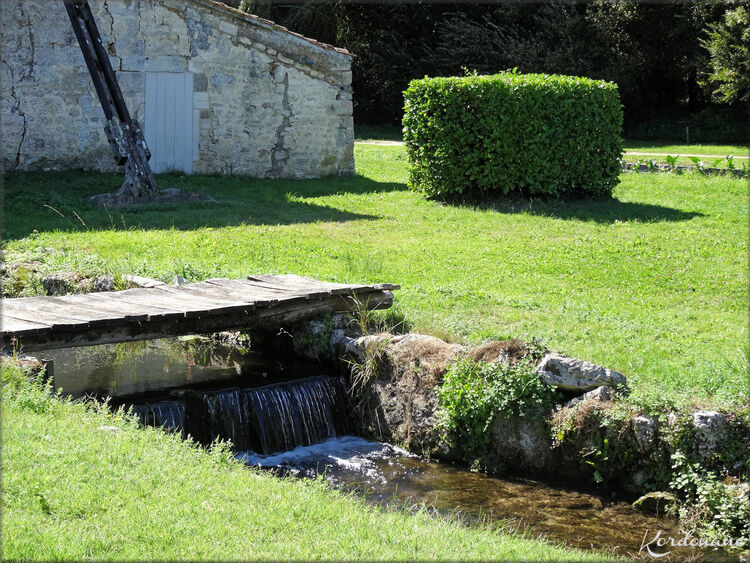 Photos château de la Roche-Courbon - les fontaines