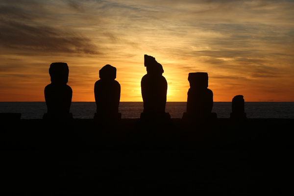 Moai sunset