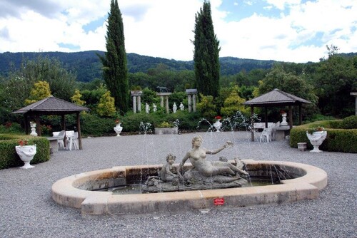 NLe jardin et ses petits jets d'eau