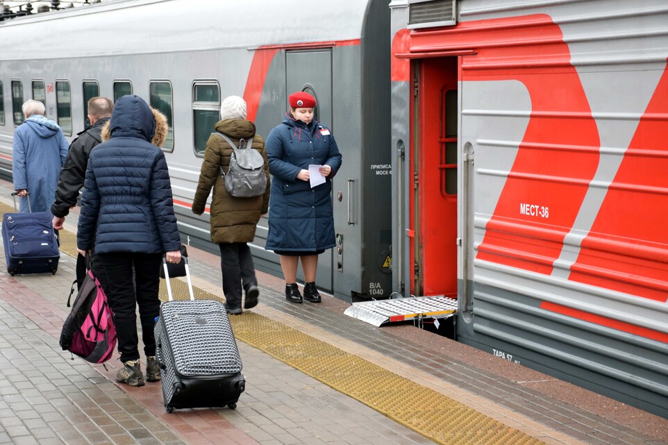 Moscou - Gare Kievskaîa - Train pour Kaluga - Responsable du wagon