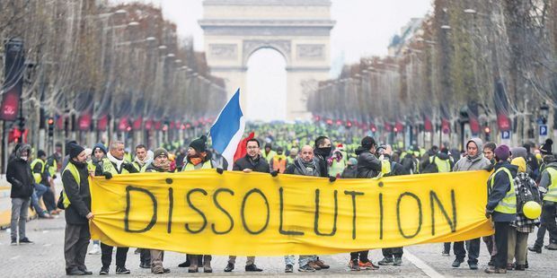 Des Gilets jaunes sur les Champs-Elysées samedi.