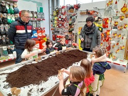 classe maternelle : visite à la jardinerie