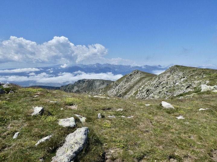 Peut être une image de montagne