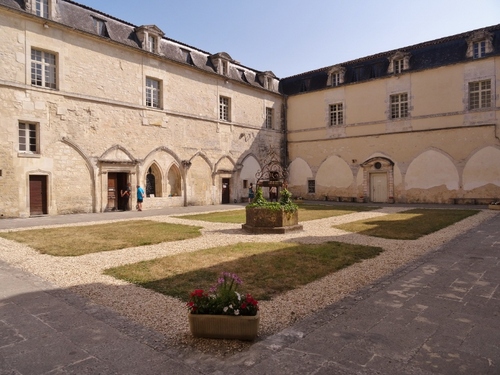 L'abbaye de Bassac et la matson natale de Mitterrand à Zarnac (photos)