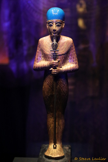 Ptah portant une coiffe en verre bleu cobalt