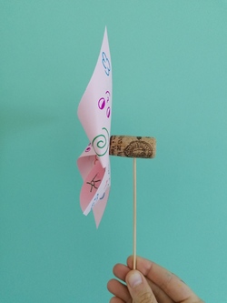 Fabriquer des objets qui produisent du vent : le moulinet et l'éventail 