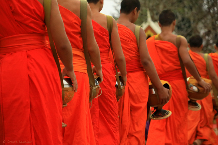 Bouddhisme, Les moines et novices de Luang Prabang