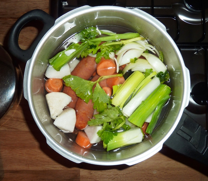Soupe aux légumes avec saucisses fumées - princessedo