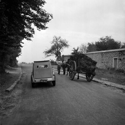 05 - La 2CV, à la campagne