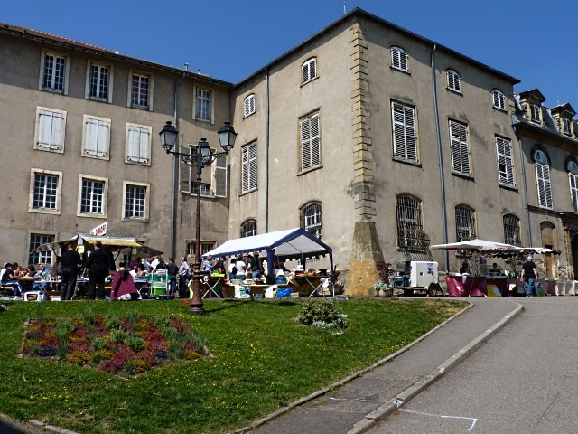 Gorze la brocante du muguet 3 Marc de Metz 2011