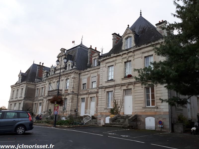 La Mairie, l'école, la poste de Rochefort sur Loire